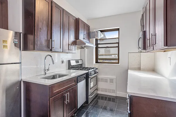 Sold by Daniel Gale Sotheby's International Realty | media 25