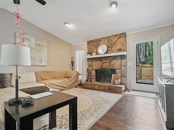 4th image of 2741 Bentwood Dr
