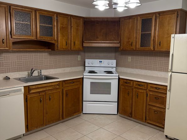 7282 Shawnee Rd APT 2