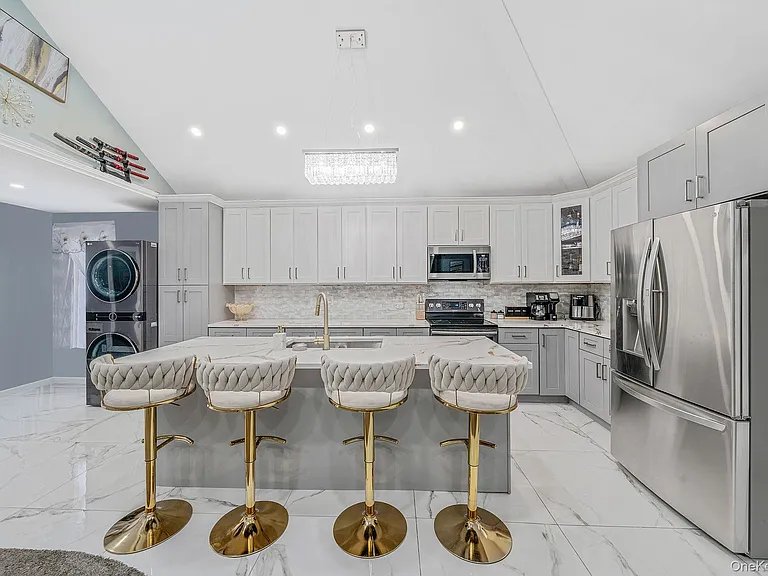 158 Mohawk St — Photo 1