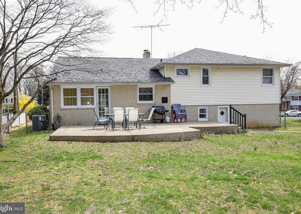 2nd image of 9570 Walley Ave