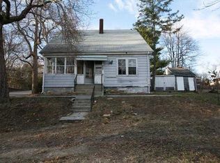 389 Sunset Ave, North Providence, RI 02904