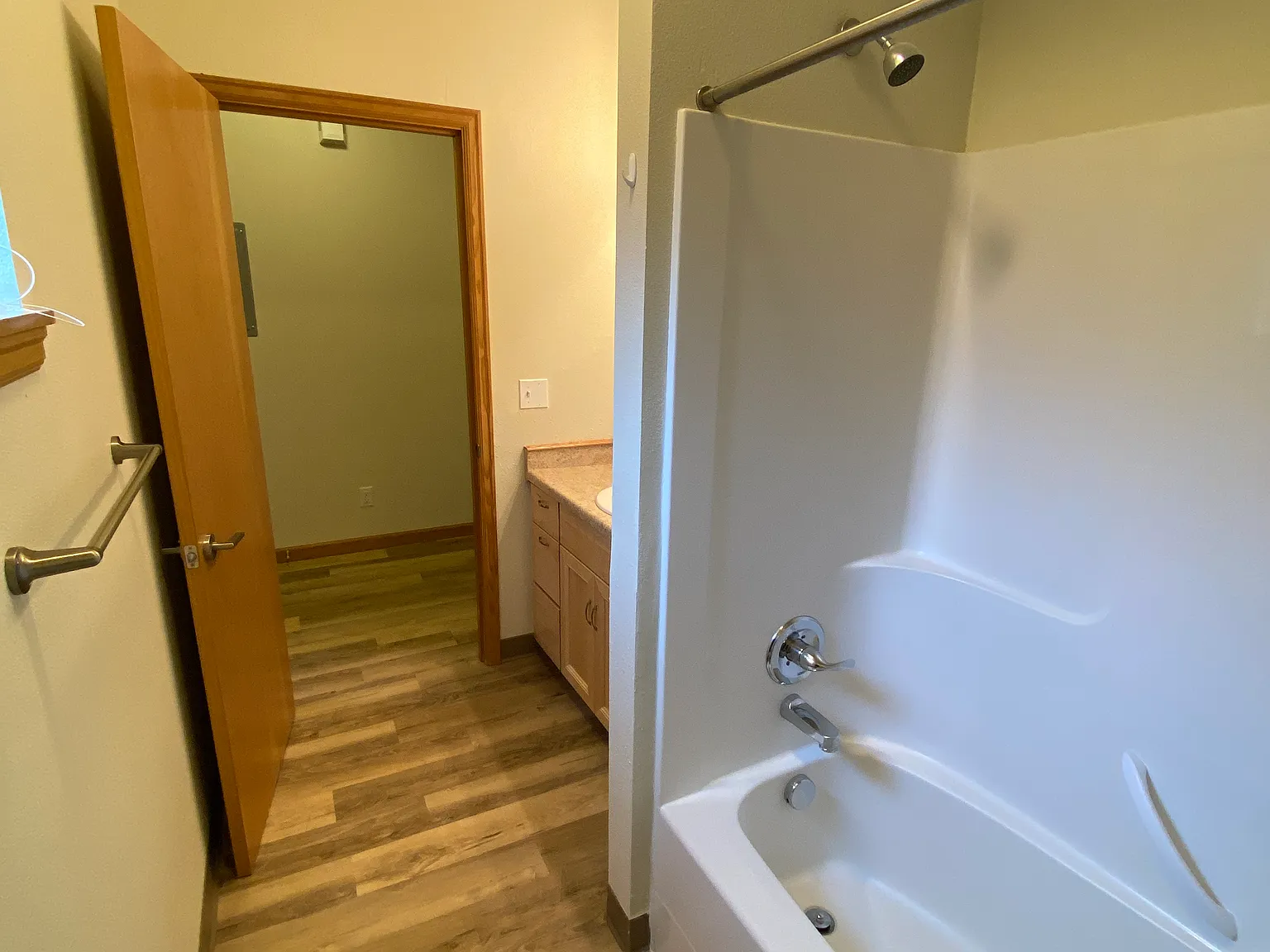2 bed, 655 sqft, $2,150 — Photo 4