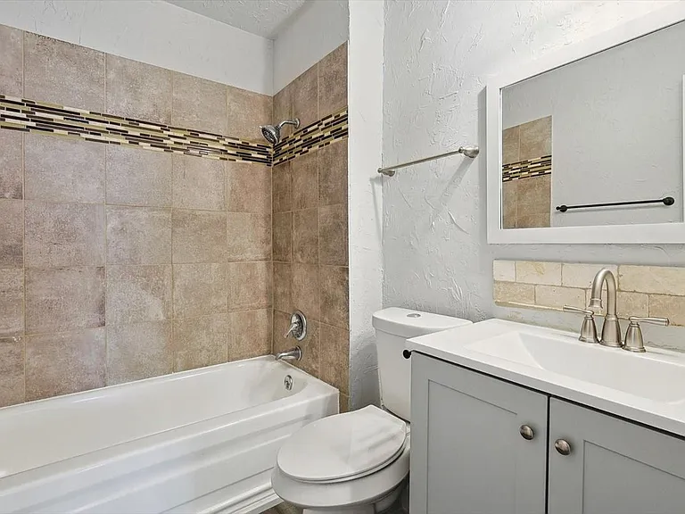 9805 Walnut St #C206 — Photo 6