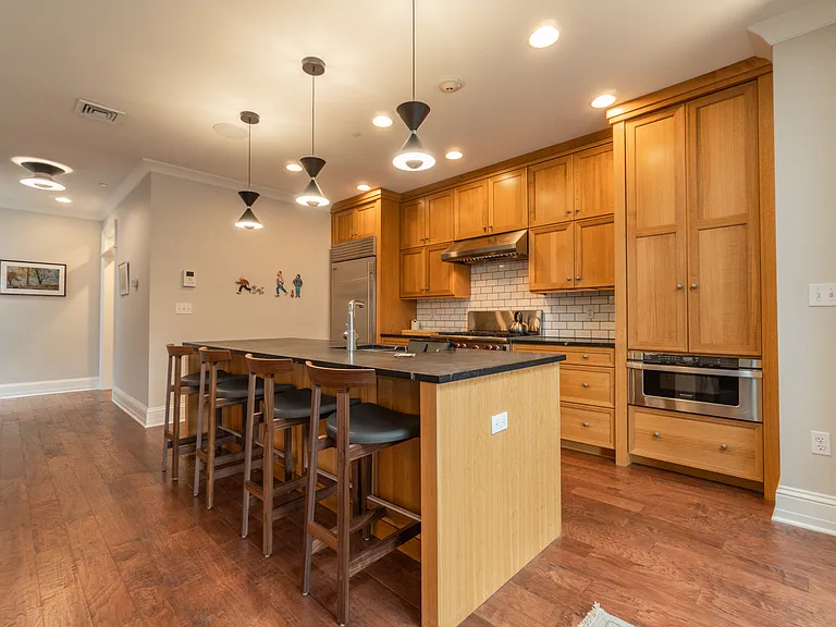 37 Henry St #401 — Photo 5