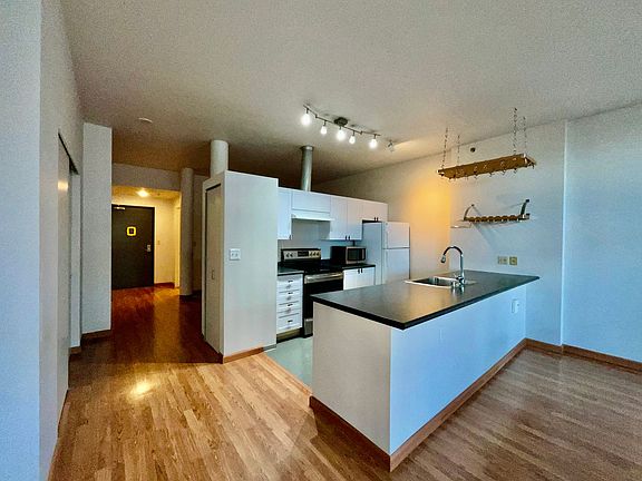3rd image of 2717 Western Ave #6020