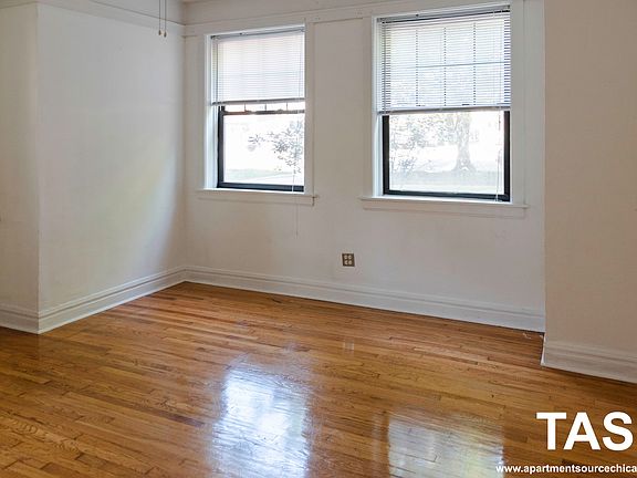 3rd image of 1941 W Winnemac Ave #Gdn
