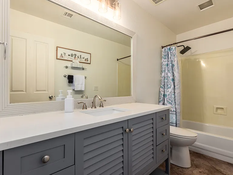 1142 E Kings Ave — Photo 39