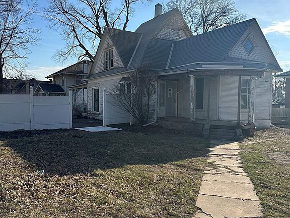 2nd image of 1747 N Cotner Blvd