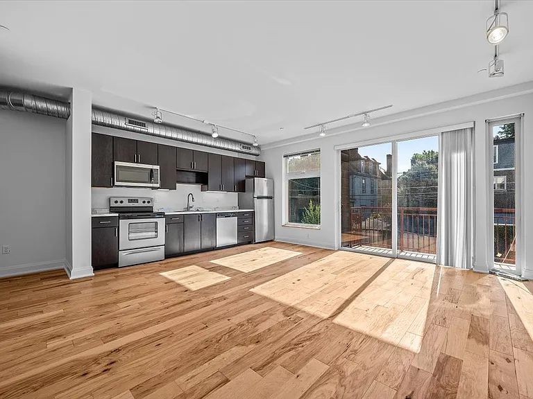 219 Carron St #203 — Photo 4
