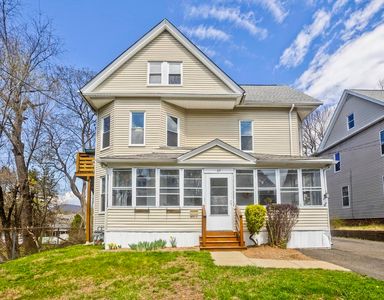27 Morgan St, Holyoke, MA, 01040