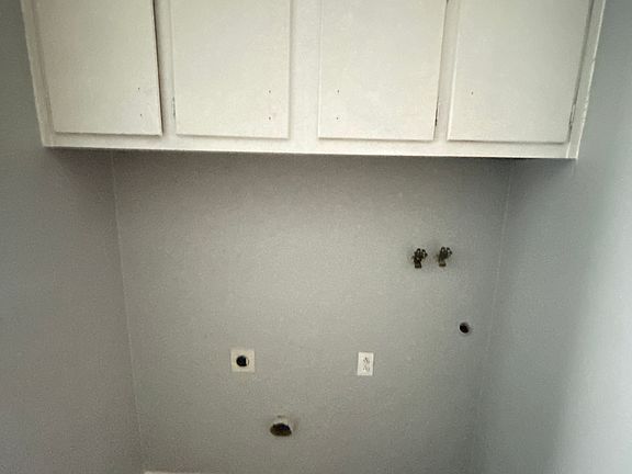 5th image of 627 Troy St APT C