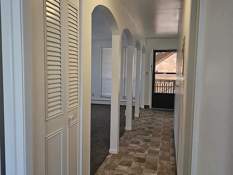 Chateau Villa Apartments — Photo 12