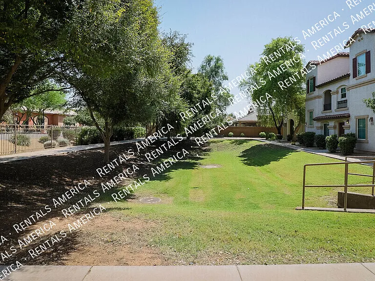 747 N Port Dr — Photo 18
