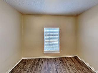 5th image of 115 Maple Leaf Dr