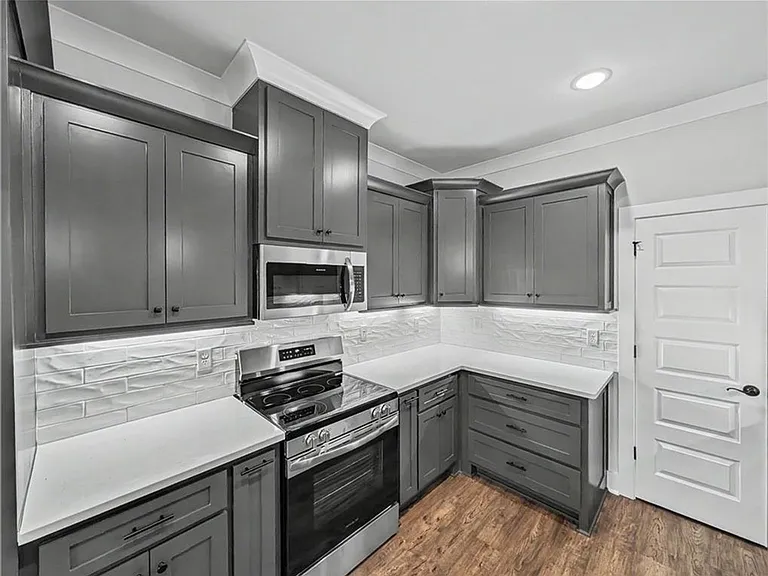 24 Cromarty Dr — Photo 6
