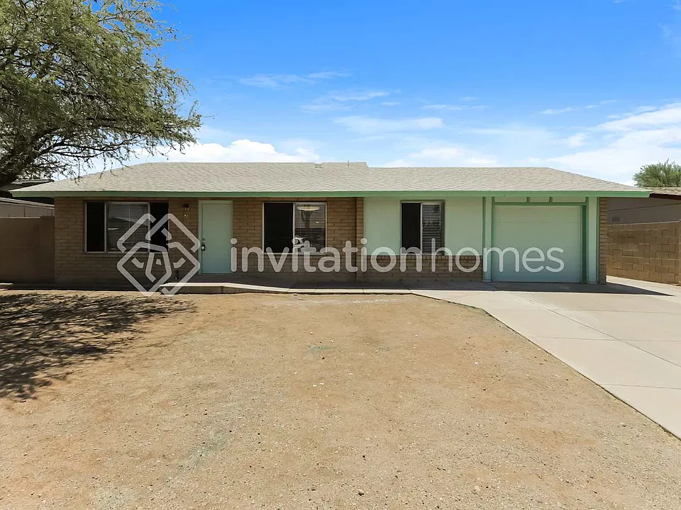 1771 W Menadota Dr
