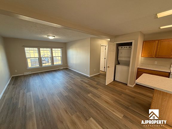 4th image of 931 S Newcomb Ave APT 4