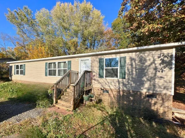 153 Central Dr, Mount Airy, NC 27030