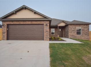 1240 Moonrise St, Centerton, AR 72713