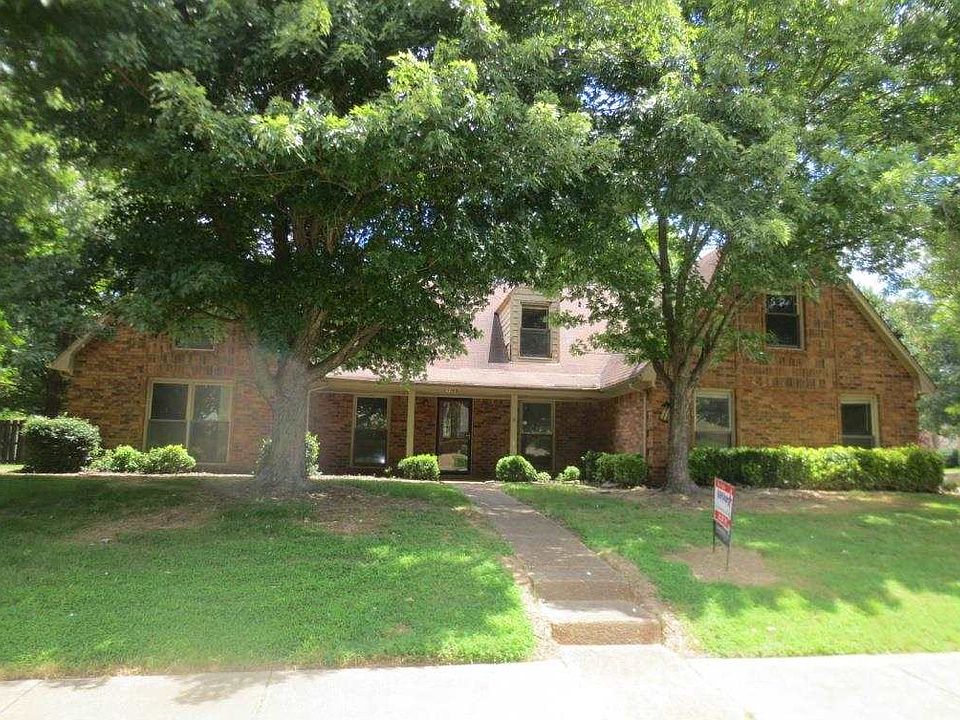 1st image of 1560 Fox Trace Dr