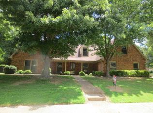 1560 Fox Trace Dr, Cordova, TN 38016