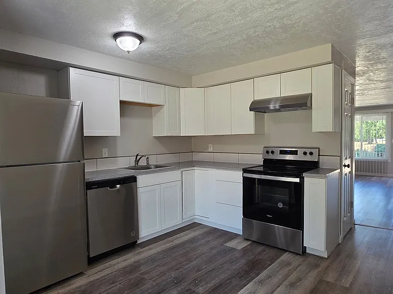 481-Satter Dr — Photo 4