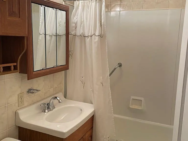 438 Belmont St #1 — Photo 8