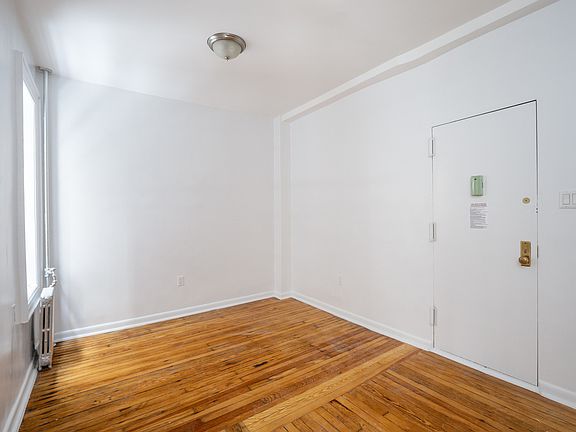 3rd image of 83 Macdougal St APT 4