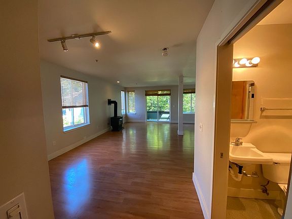 5th image of 4038 Stone Way N APT 302