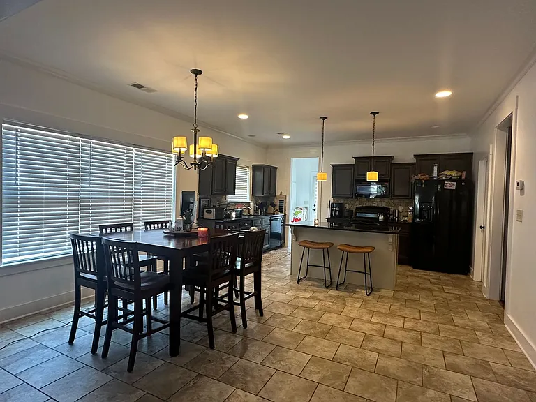 1089 Garnet Dr — Photo 4