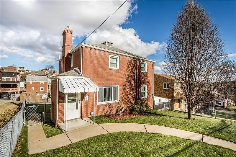 383 Fernhill Ave photo 1