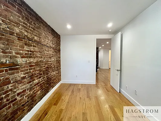 Rented by Hagstrom Management Inc | media 10