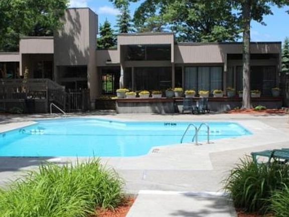 4th image of 42D Shrewsbury Green Dr #42-D