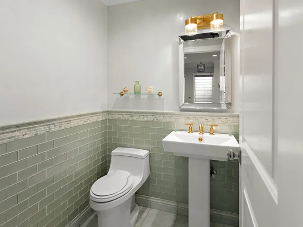 8008 Harbor View Terrace image 17 of 30