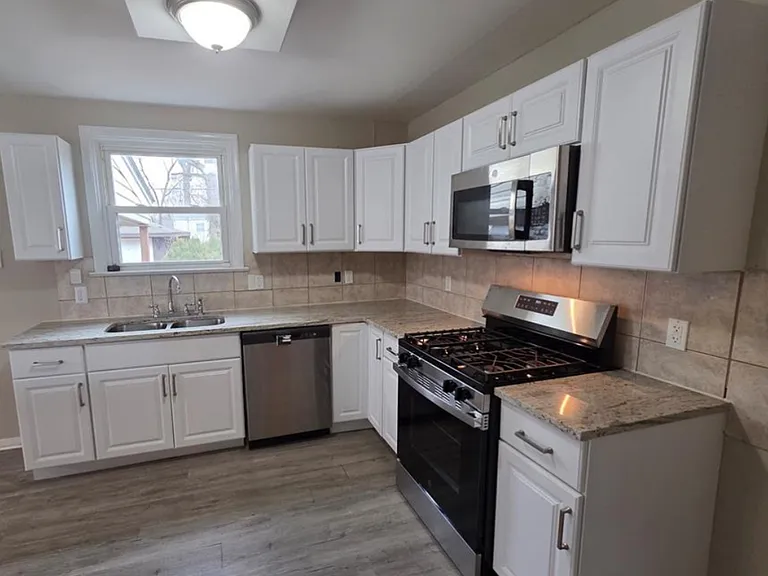 945 Edgehill Dr — Photo 5