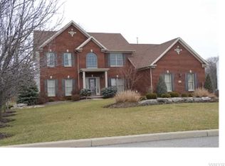 5633 Field Brook Dr, East Amherst, NY 14051