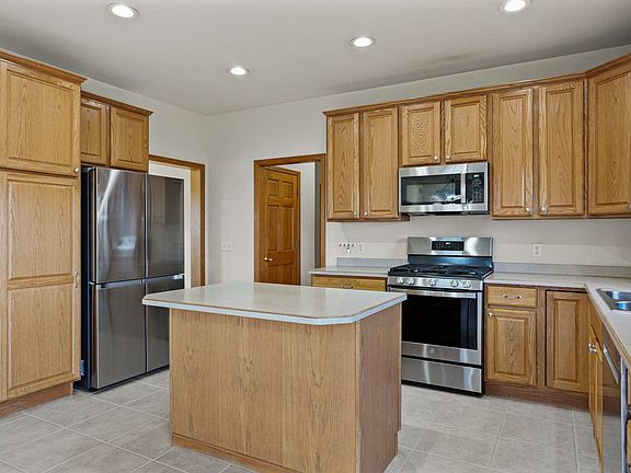 4th image of 3026 Saddle Brooke Trl