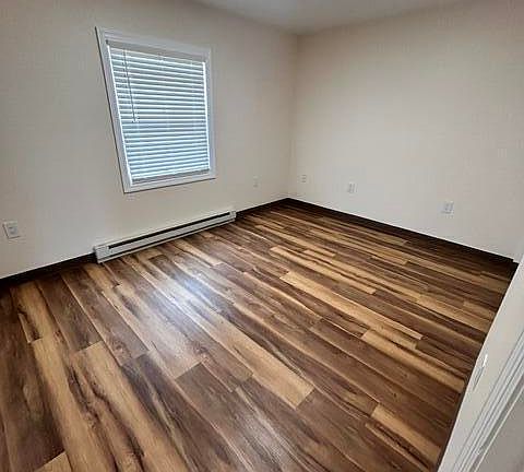 5th image of 332 S Alley St #4