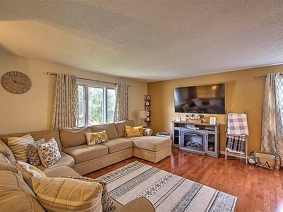 5th image of 1051 Veech Ln
