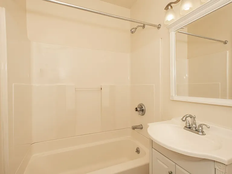 Walk to UC & UC Medical | 1BR/2BR Apartments — Photo 52