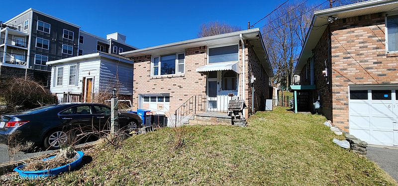 2nd image of 621 Warren Street