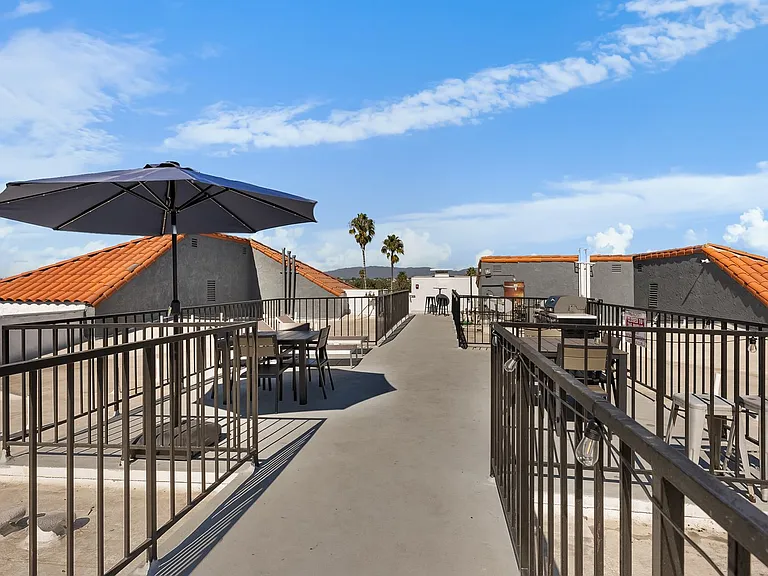 1400 Venice Blvd.- Modern Living in the Heart of Venice Renovated 2 Bedroom Units — Photo 18
