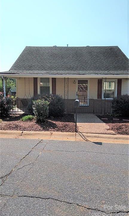 1st image of 24 Circle Dr