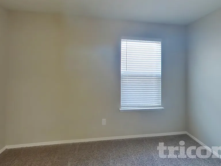 1023 Spofford Dr — Photo 10