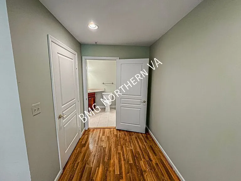 5565 Seminary Rd #404 — Photo 20