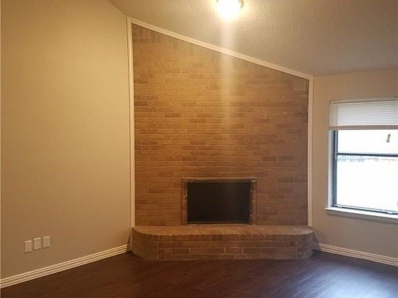 4th image of 3013 Meadowmoor St