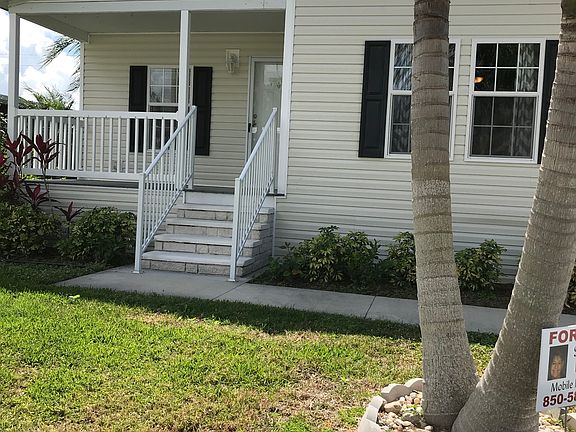 2nd image of 1303 S Indies Cir