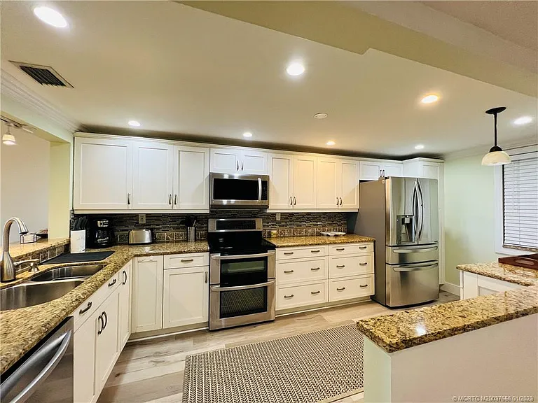 10044 S Ocean Dr #203 — Photo 9