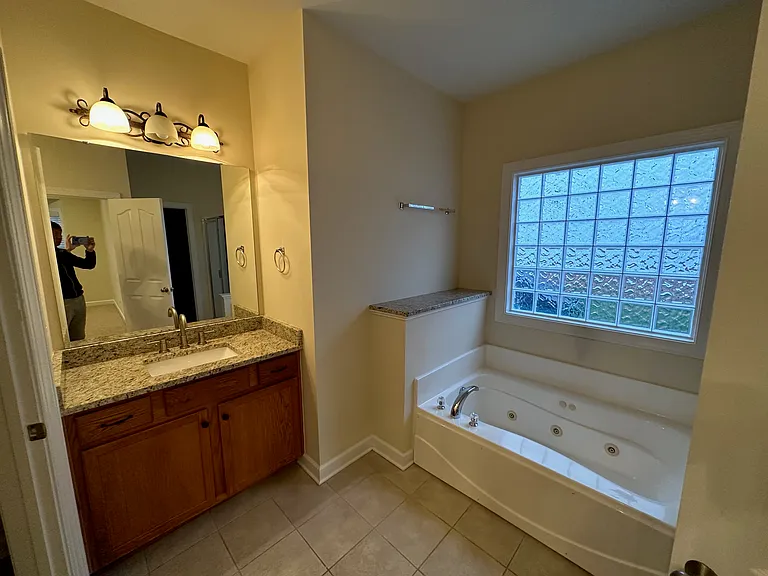 14810 Provence Ln — Photo 8